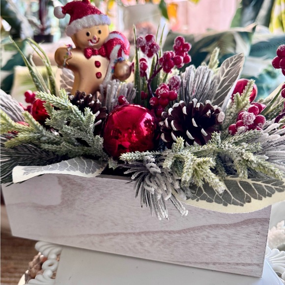 NEW! Christmas 🎄 Gingerbread Floral Centerpiece - Picture 1 of 6